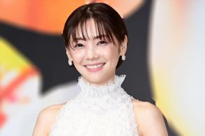 ＜倉科カナ＞メガネ姿を公開　「魅惑的すぎる」「超絶かわいい」と話題に