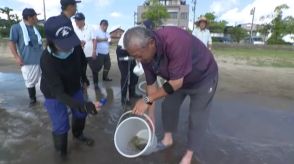 つくり育てる漁業へ…クルマエビの稚エビ8万匹余りを氷見市の海岸に放流 富山の漁獲量は近年1トン未満