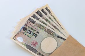 子どもが大学進学したので、仕送りを「毎月10万円」しています。友人に「贈与税がかかる」と言われたのですが、本当ですか？ 生活費なら問題ないでしょうか？