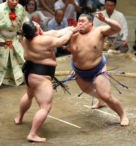 大の里６勝で単独首位キープ　ゲスト日体大同期生パリ金レスリング日下尚の前で圧倒的強さ見せる