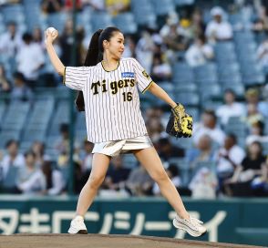 【阪神】歌手の田中あいみ、君が代独唱とファーストピッチセレモニー　打者役は阪神OBムーア氏