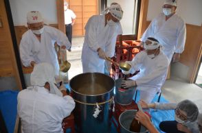 千葉・莫越山神社でお神酒の瓶詰め　「辛口ですっきり」祭りに奉納へ