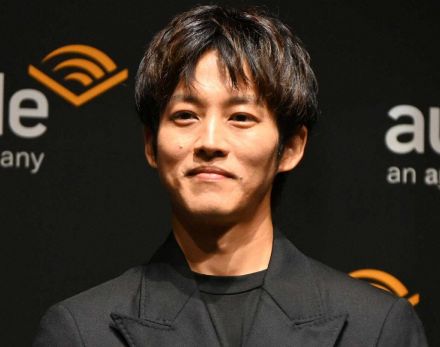 松坂桃李　「目を見て芝居すると全部出される」大先輩の“怪優”ぶり　三谷幸喜氏「殺し屋の目を…」