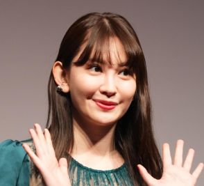 36歳小嶋陽菜が色気ムンムンのガードル姿公開にコメ欄昇天「ぷりっぷりヒップ」「ムチムチパン」