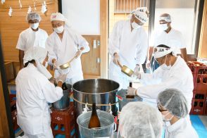 莫越山（なこしやま）神社でお神酒の瓶詰め　「やわたんまち」で鶴谷八幡宮に奉納（千葉県）