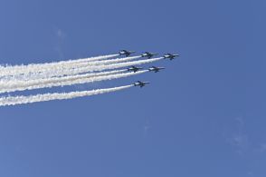 ブルーインパルス、あす千歳基地の航空祭で飛行予定。航空自衛隊が年間スケジュールを更新