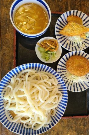 つけ汁に「札幌ラーメン」の経験　ピリ辛肉みそうどん　埼玉・伊奈町のうどん康　　ビバ！続・うどん共和国