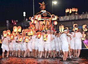 提灯の下「渡河」復活　福島・白河で6年ぶり、市街地を熱気で包む