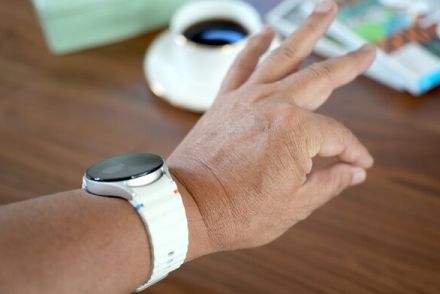 画面に触れず片手で操作「Galaxy Watch 7」ジェスチャー機能の使い方まとめ