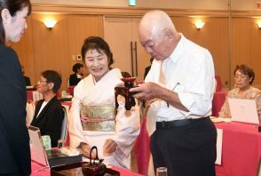 50年の節目祝う　知名町合同金婚式