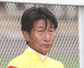 柴田善臣騎手は日曜中山7Rで乗り替わり、左肩の負傷のため　16日曜は中山で３鞍に騎乗予定