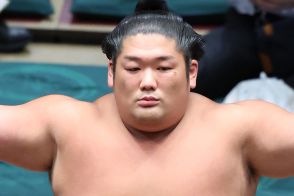 【秋場所】尊富士が無傷の７連勝　２０６キロの剣翔を押し倒す「気持ちで負けないように」