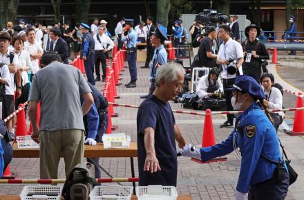 飲み物は「この場で一口飲んで」　自民総裁選で初の街頭演説会、名古屋厳戒ルポ