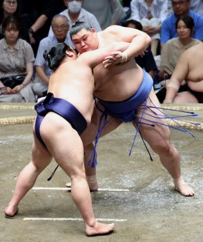 大の里、平戸海に雪辱　大相撲秋場所