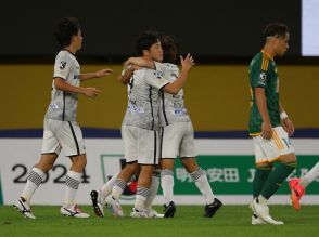 FW矢村健の3戦連発となる1試合2発で藤枝が3連勝!仙台はホームで優勝争い遠のく痛い敗戦