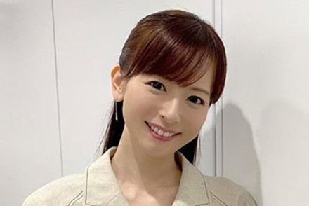 40歳・皆藤愛子「刺激がつよい」Yシャツ姿　太ももあらわなオフショットが「色っぽい」と話題に