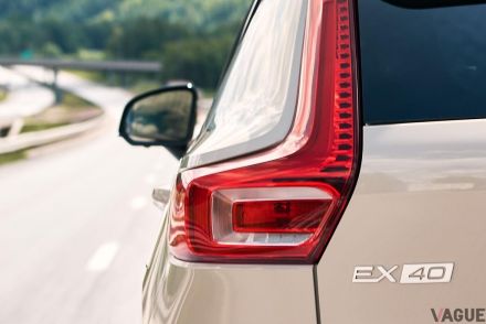 ボルボの人気電動コンパクトSUV「XC40リチャージ」が名称変更！ 新たに「EX40」としてオンライン販売開始