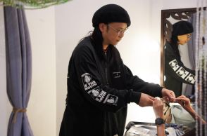 水戸でロックバンド「MUCC」逹瑯さんが接客イベント　オリジナルアイウェア販売