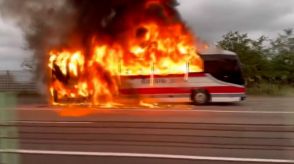 空港に向かう大型バスが高速道路で炎上　乗客・乗員にけがなし　北海道・恵庭市