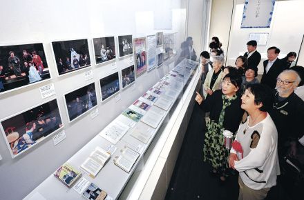 「ことばの魔術師」間近に　「生誕９０年　井上ひさし展」開幕　高志の国文学館