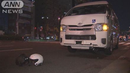 バイクにワゴン車が追突　女性が一時下敷きに　2人けが　東京・大田区