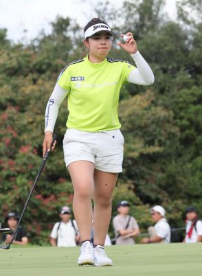 山下美夢有が１打リードで後半９ホールへ　岩井明愛が２位追走…住友生命レディス東海クラシック