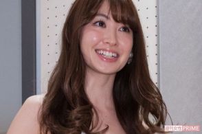 「叶姉妹みたいになってきたな」小嶋陽菜の“ムンムン写真”に釘づけ、露出も経営も攻めの姿勢