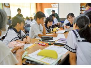 講話や寸劇で認知症学ぶ　キッズサポーター養成講座　龍南中学校