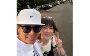 松本伊代さん　夫・ヒロミさんと　「この夏の　いくつかの思い出　楽しかったなぁ」　「＃ハワイ」・「＃館山」・「＃河口湖」　2ショット写真も公開　