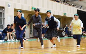 令和の定番になるか？　高校生ハッスル、屋内体育祭いいね！　町内体育館に空調設備整った、創立20周年で初の屋内開催　薩摩中央高