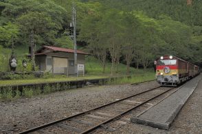 「終列車で下車？おやめください!!」全力で制止される“秘境駅”なにがある？ 電波ナシ道ナシ家もない！