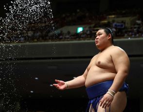 大の里　無傷の8連勝で中日勝ち越し！　追う霧島は宇良を押し倒し1敗死守