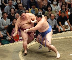 大の里が全勝で、単独トップを守る　霧島も１敗堅守で追走　２敗は琴桜ら７人に