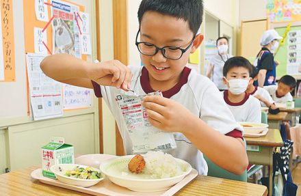 給食、箸を使って非常用カレー　震災の教訓次世代に　福島県南相馬市