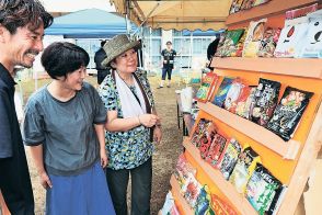 全国の袋ラーメン一堂に　富山県南砺市で「まちなみアート」最終日、旧井波駅の歩みも紹介