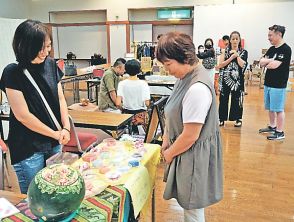 全国の袋ラーメン一堂に　富山県南砺市で「まちなみアート」最終日、旧井波駅の歩みも紹介