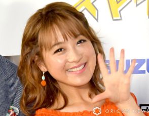 鈴木奈々、若々しい祖母との“顔出し”2ショット公開「おばあちゃん、若い!!」「めちゃ綺麗なおばあちゃまですね」