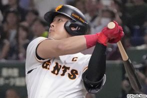 超特大の決勝弾で見せた意地の一振り！ 追い付かれた直後に放った岡本和真の一発に坂口氏「“ザ・四番”の場面で打ってくれる」