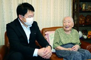 長寿の秘訣は大きい声　さいたま市の110歳女性　市長が祝福　電気店営み、80歳から詩吟始める