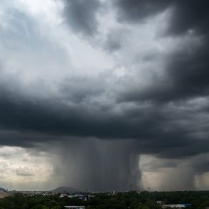 9月なのにいまだ続く「ゲリラ“雷”雨」多発のワケ。専門家が警鐘を鳴らす発生時の“危険行動”は「急いで地上に出る」と「長靴で行動」