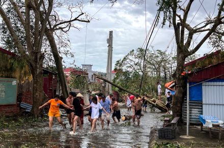 台風11号、ベトナムの被害16億ドル　成長率押し下げへ