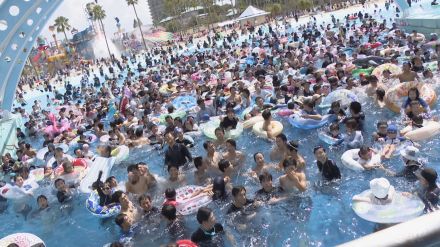 まるで真夏の風景…ナガシマスパーランド プール大盛況　営業期間延長し9月30日まで