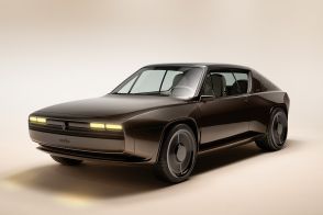 70年代のルノー「17」がフル電動レストモッドに！ 気鋭デザイナー、オラ・イトが手がけた世界に1台の「R17 エレクトリック」とは