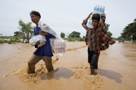 ミャンマー軍政、台風被害で国際社会に異例の支援要請　32万人避難