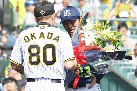 「岡田監督、神対応すぎん？」　引退の後輩へ…甲子園での粋な計らいに「感動しました」