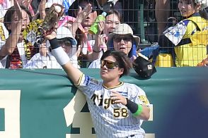 阪神21歳に甲子園総立ち　フェンス激突も球離さず…熱狂の「超超超ビッグプレー」