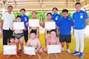 「緊張したけど」得意の押し出しで優勝　小学生60人、ちびっこ相撲で熱戦　沖縄・名護市