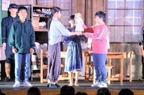 平和の尊さ演じ表現　「青い目の人形」題材劇　福島市・荒井小で試演会