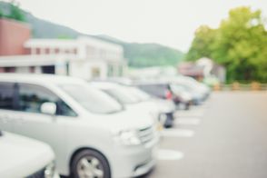 東京23区内に住んでいると「ベンツ」「ポルシェ」など高級車をよく見かけます。都内で車持ちは勝ち組なのでしょうか？