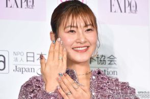 村上佳菜子、抜群スタイル際立つ水着姿「脚長い」「腹筋割れてる」と反響